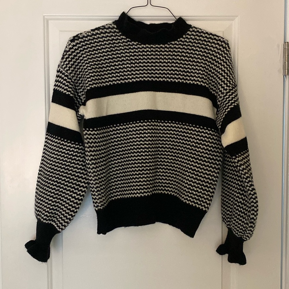 A loves A Black and White Sweater Sz. XS